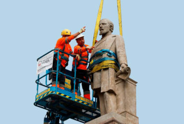 Estatua Antonio López - Ateneu Memòria Popular