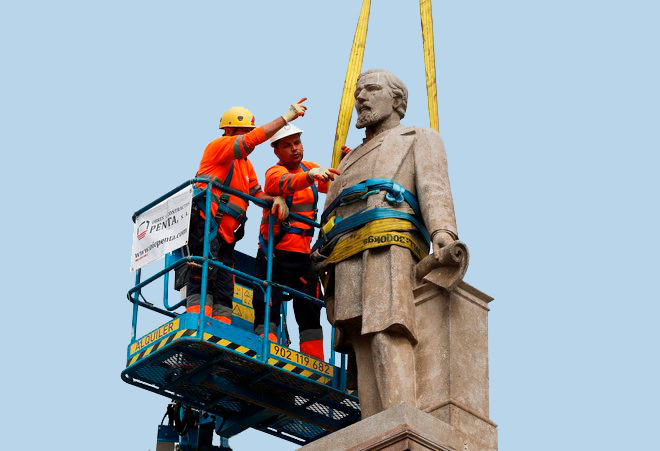 Estatua Antonio López - Ateneu Memòria Popular